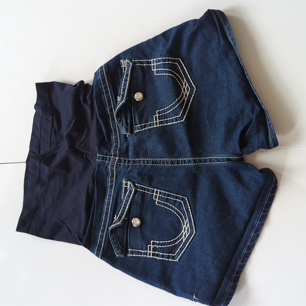 Bella Vida Maternity shorts - Picture 2 of 5
